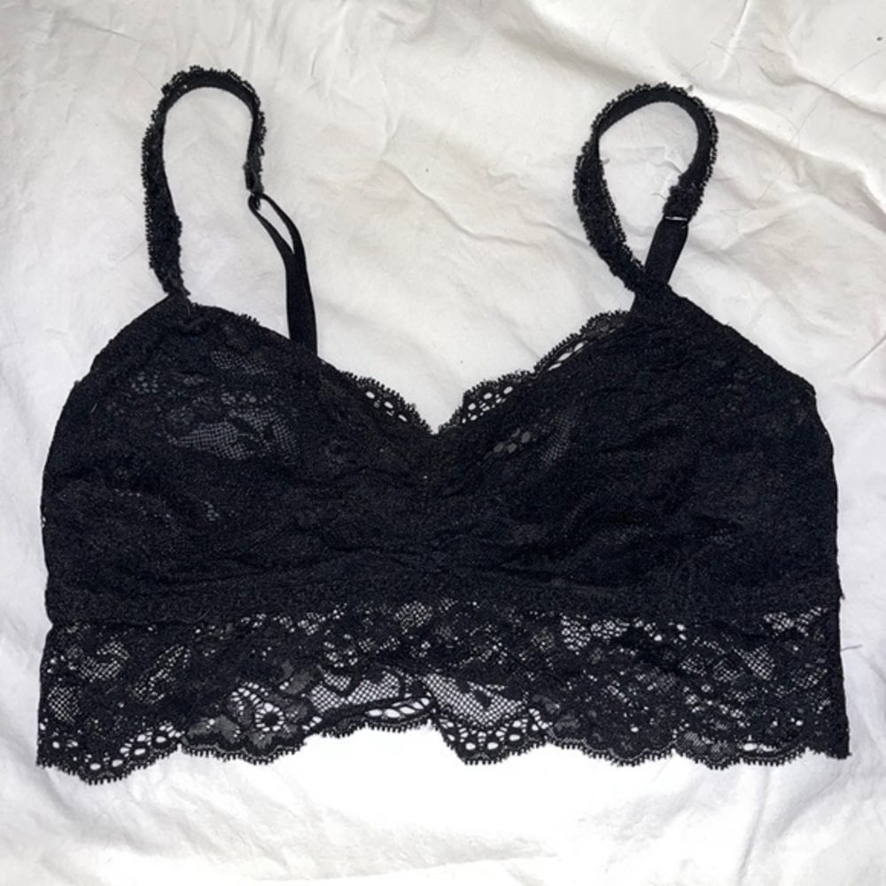 VICTORIA’S SECRET PINK LACE BRALETTE